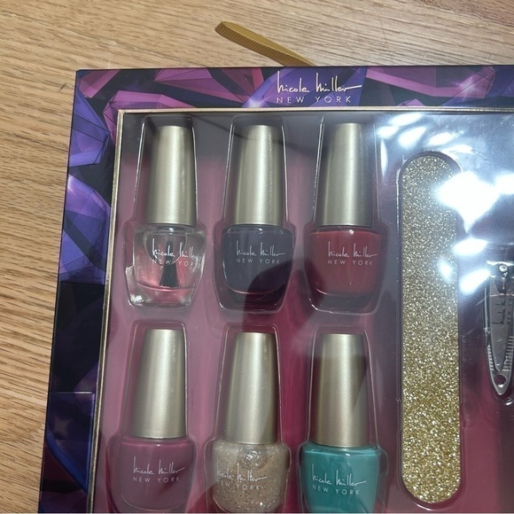 Nicole Miller Nail Polish Essential Set Gift NEW Buffer Clipper - Picture 2 of 5